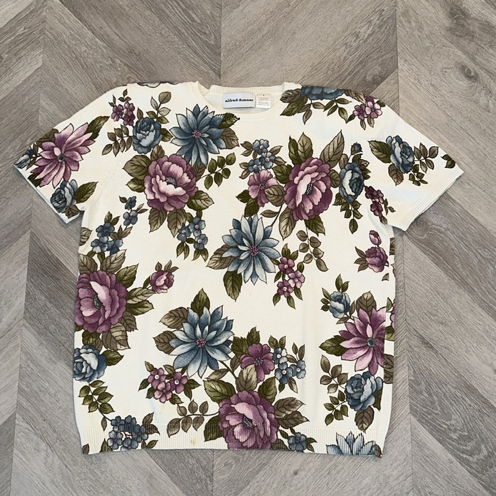 Alfred Dunner blue and purple flower short sleeve top only worn once size small